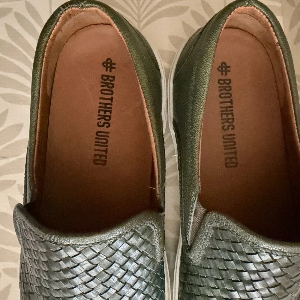Brothers United Men’s leather slip on shoes Dark Green Size 9.5